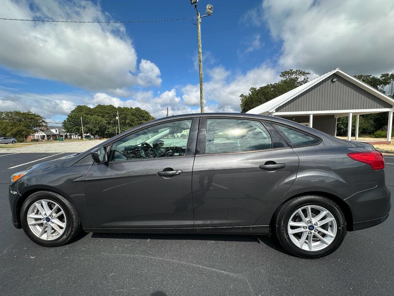 Used 2018 Ford Focus SE image 9