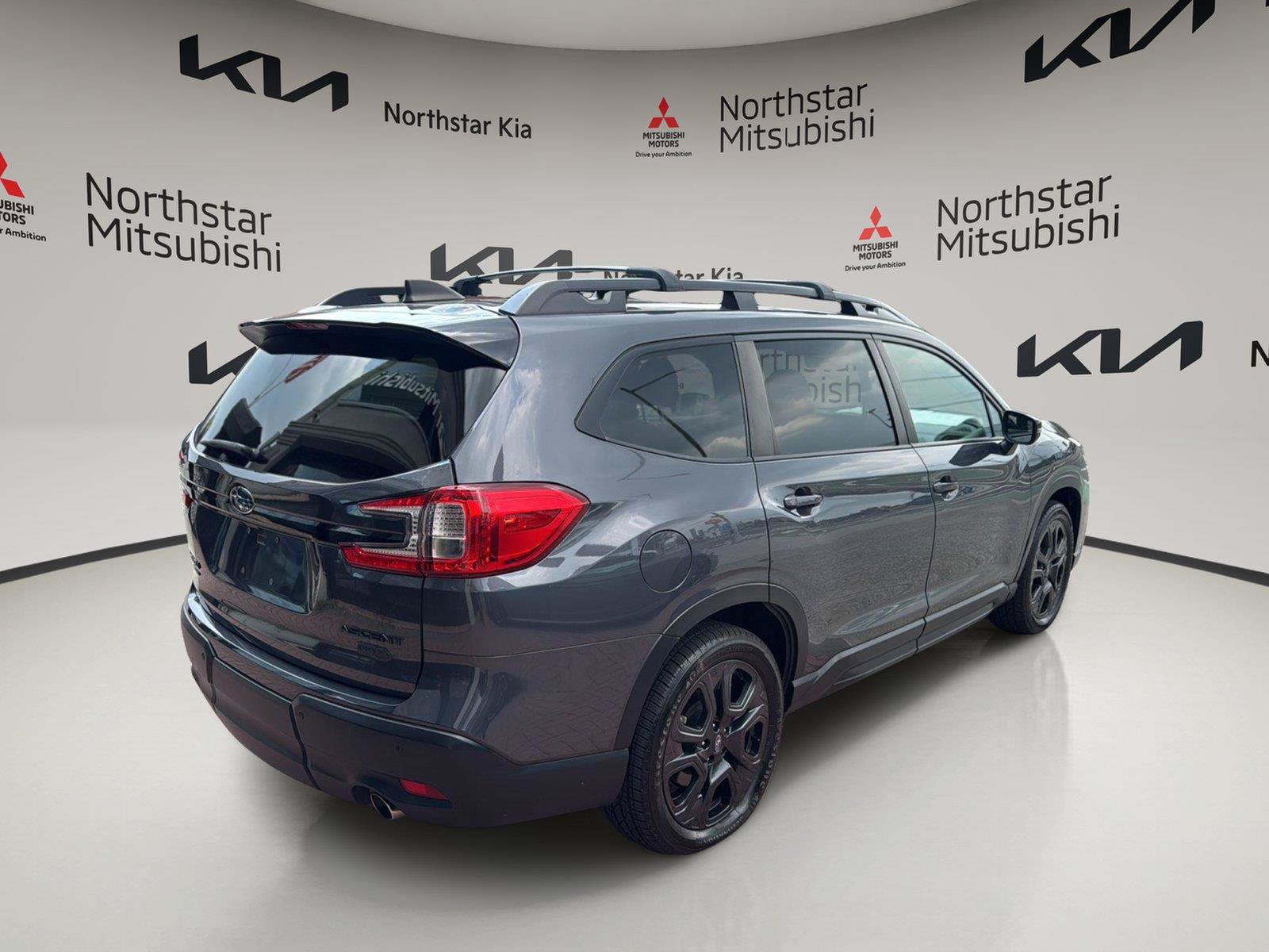 Used 2023 Subaru Ascent Onyx Edition AWD/4WD image 5