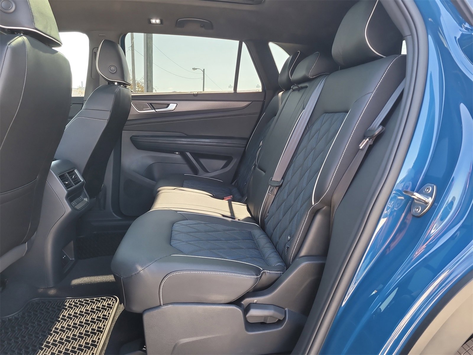 Used 2025 Volkswagen Atlas Cross Sport SEL Premium R-Line image 12