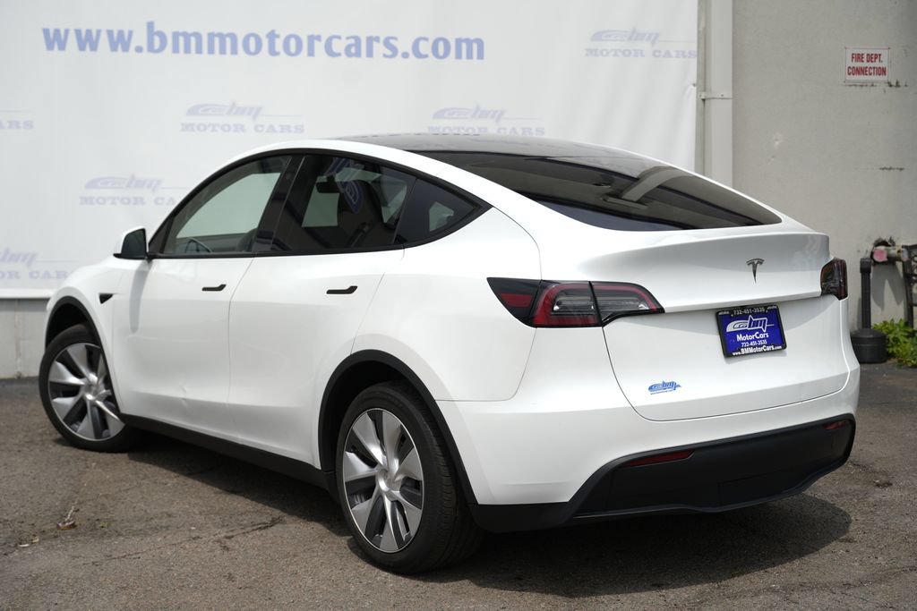 Used 2023 Tesla Model Y AWD image 4