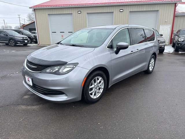 Used 2017 Chrysler Pacifica Touring image 7