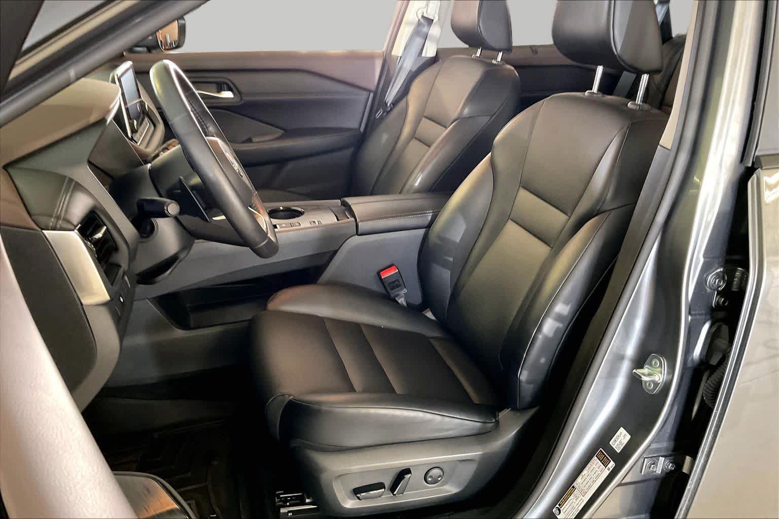 Used 2023 Nissan Rogue SV w/ SV Premium Package FWD image 7