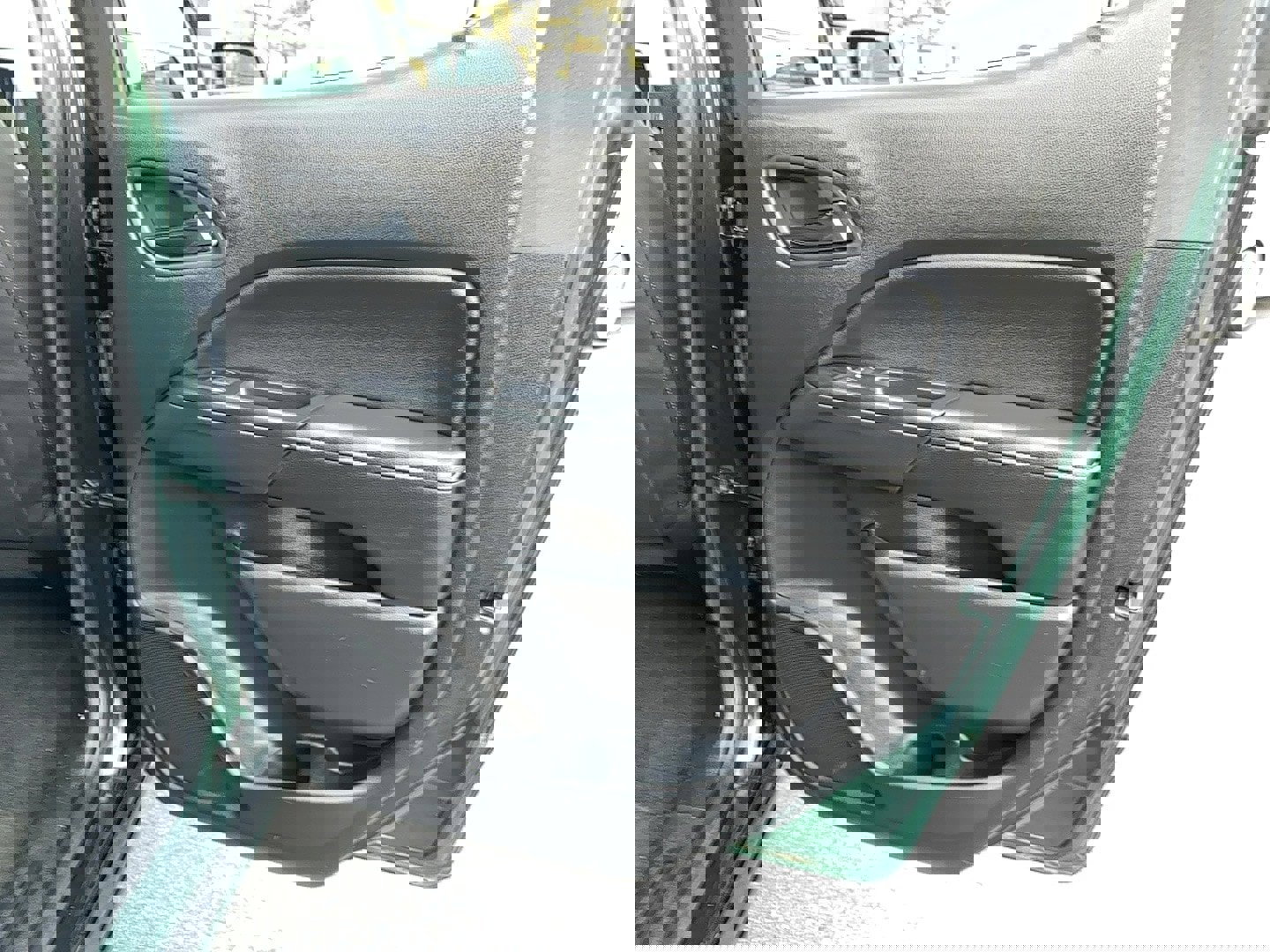 Used 2015 GMC Canyon SLE image 21