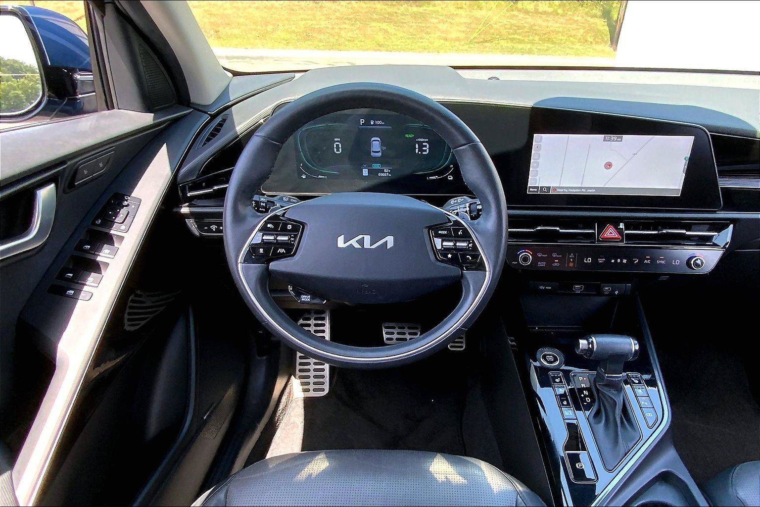 Used 2023 Kia Niro SX Touring FWD image 5