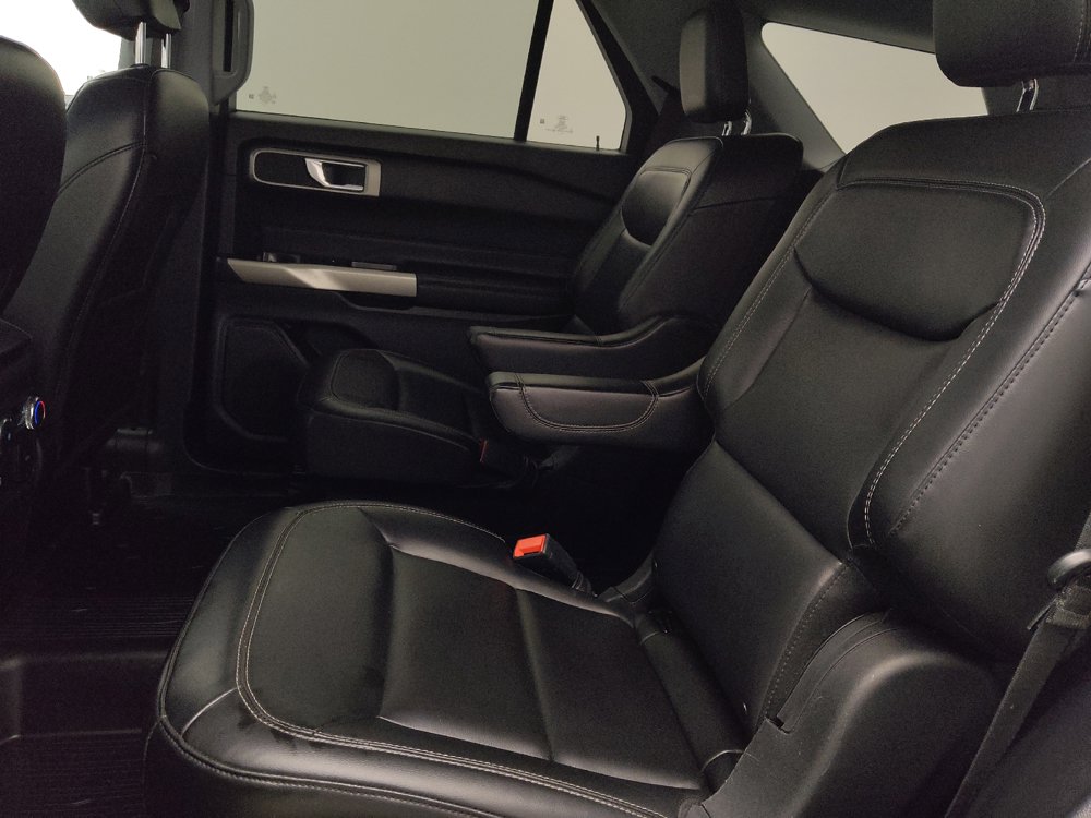Used 2021 Ford Explorer XLT w/ Equipment Group 202A AWD/4WD image 18