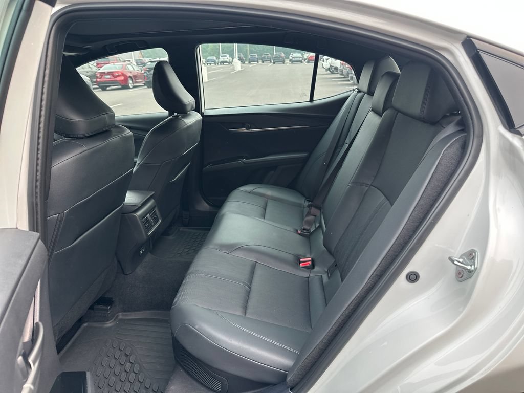 Used 2025 Toyota Camry XSE FWD image 23