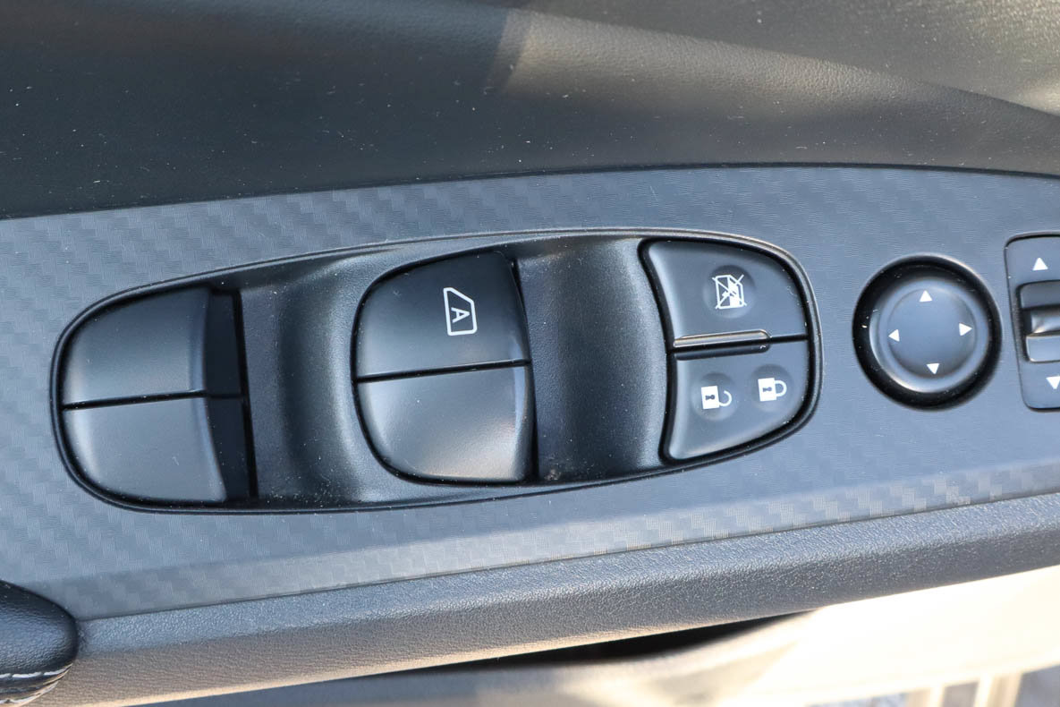 Used 2025 Nissan Altima 2.5 SV FWD image 14