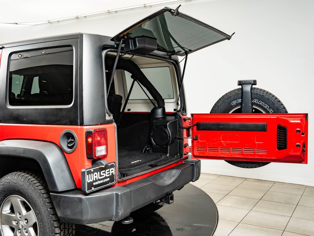 Used 2012 Jeep Wrangler Unlimited Rubicon w/ Dual Top Group AWD/4WD image 22