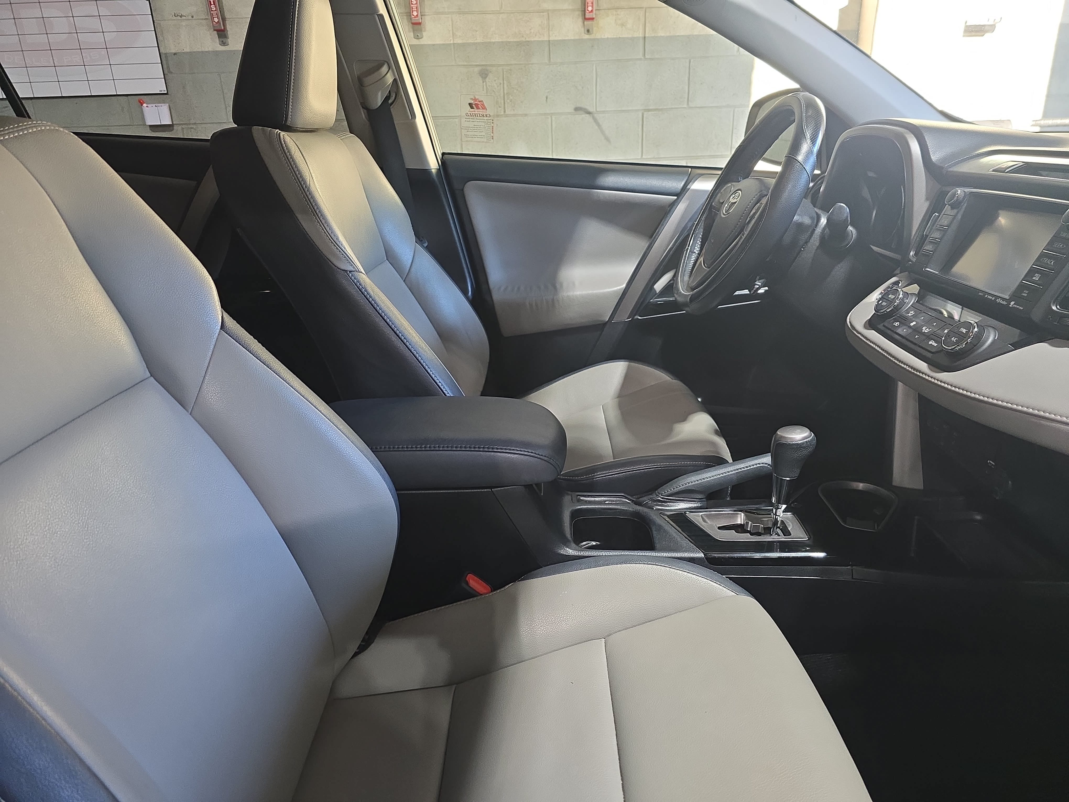 Used 2016 Toyota RAV4 Limited FWD image 10