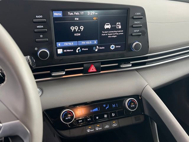 Certified 2025 Hyundai Elantra Sport image 19