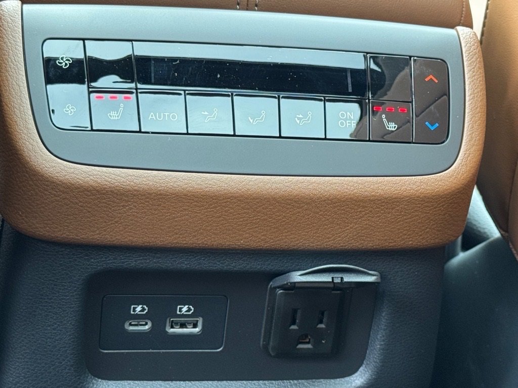 New 2025 Nissan Pathfinder Platinum image 13
