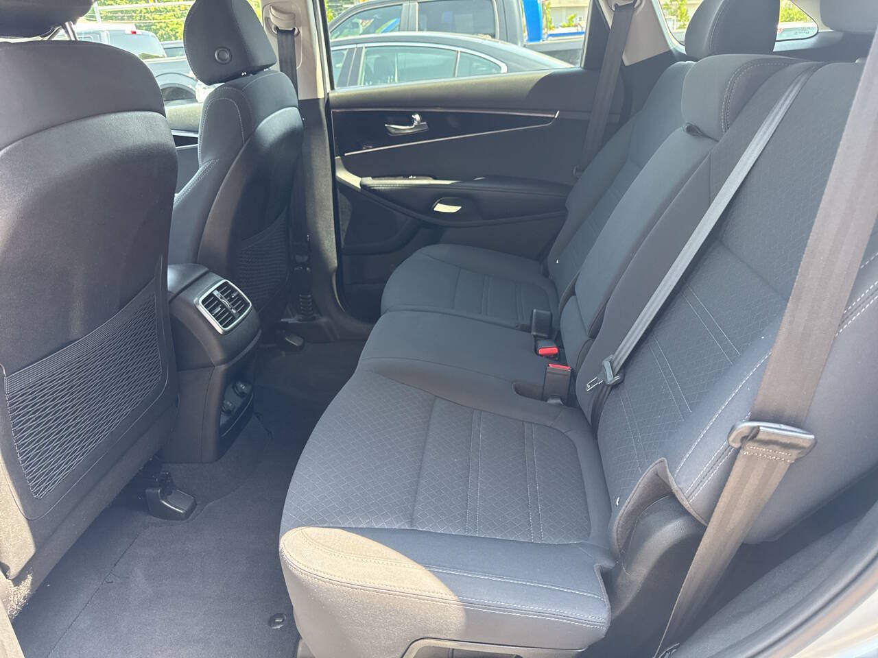Used 2018 Kia Sorento AWD image 16