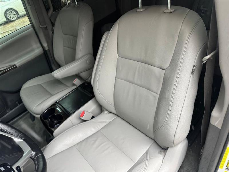 Used 2018 Toyota Sienna XLE Premium FWD image 22