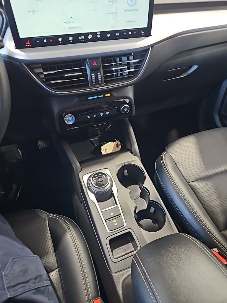 Used 2025 Ford Escape Platinum image 32
