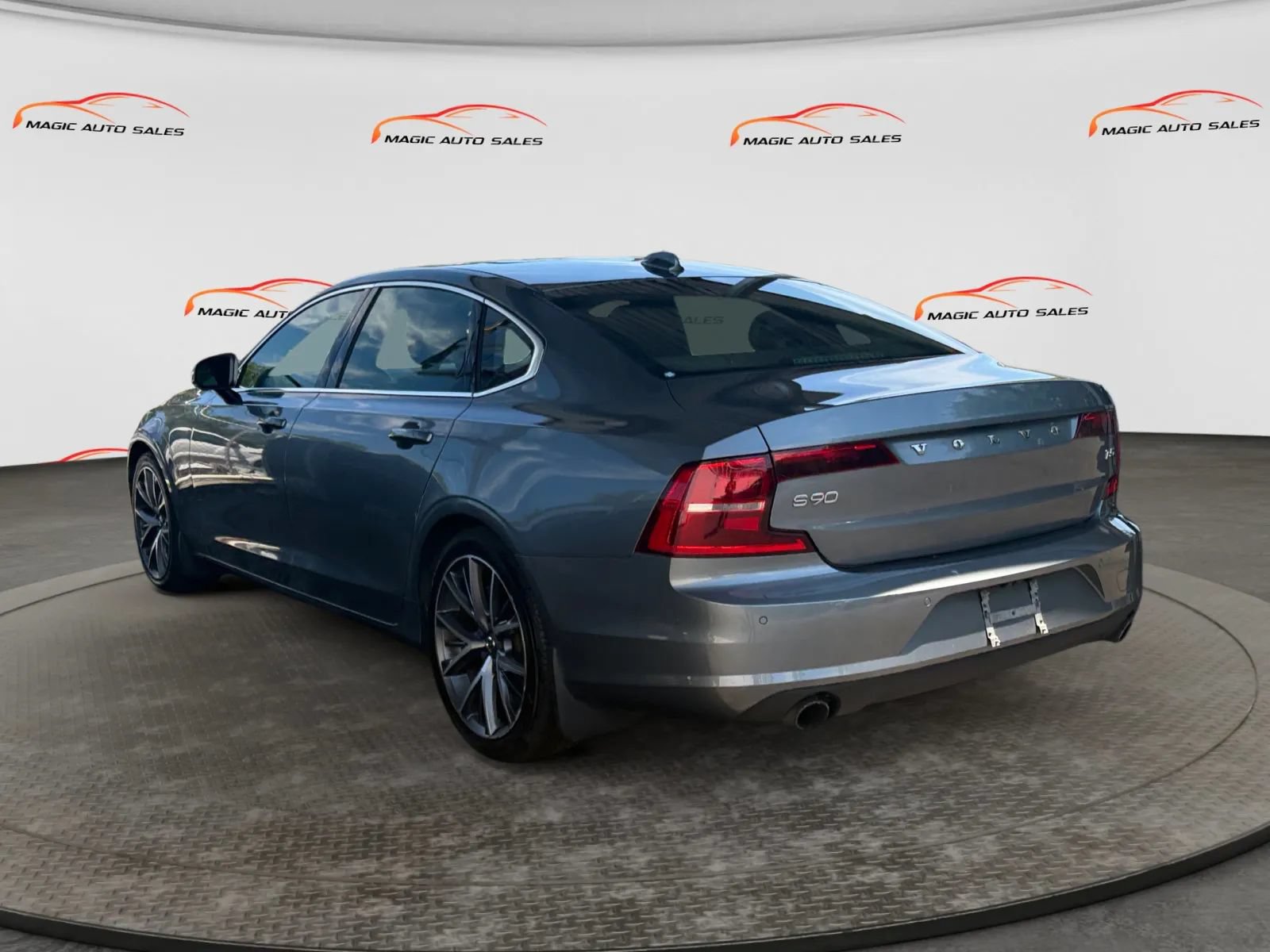 Used 2018 Volvo S90 T5 Momentum w/ Convenience Package FWD image 8