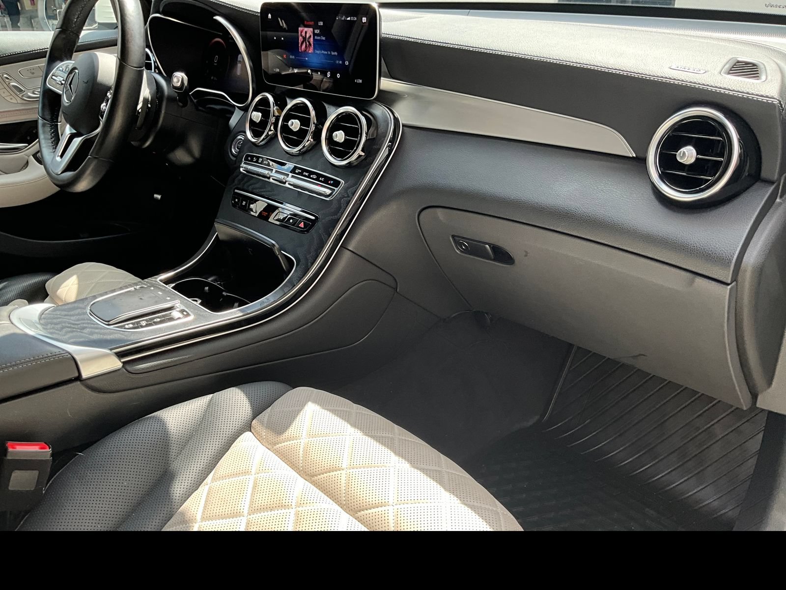 Used 2021 Mercedes-Benz GLC 300 4MATIC image 8