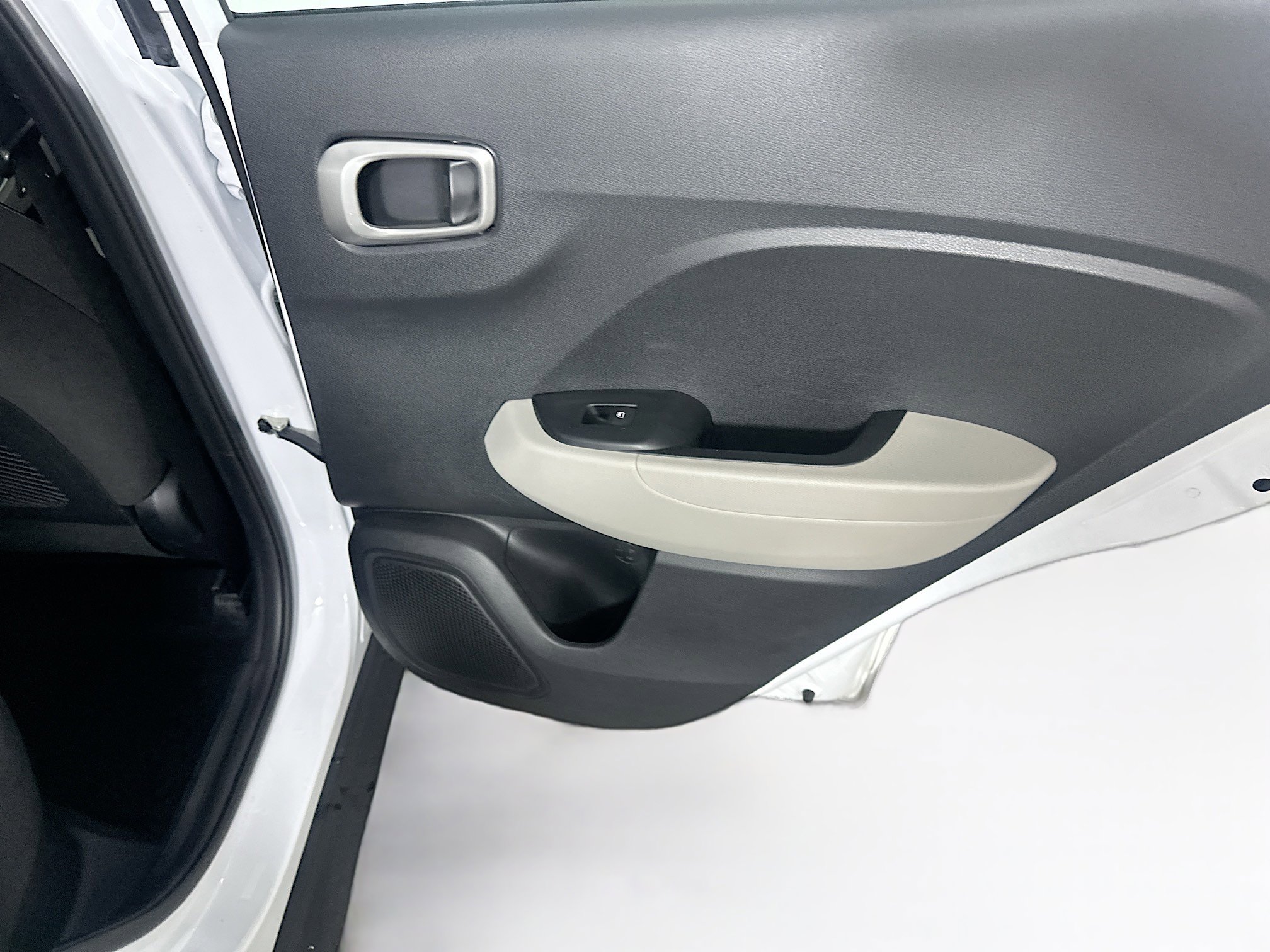 Used 2025 Hyundai Venue SEL FWD image 27