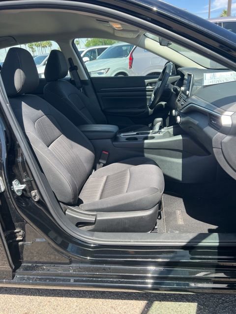 Used 2025 Nissan Altima 2.5 SV FWD image 32