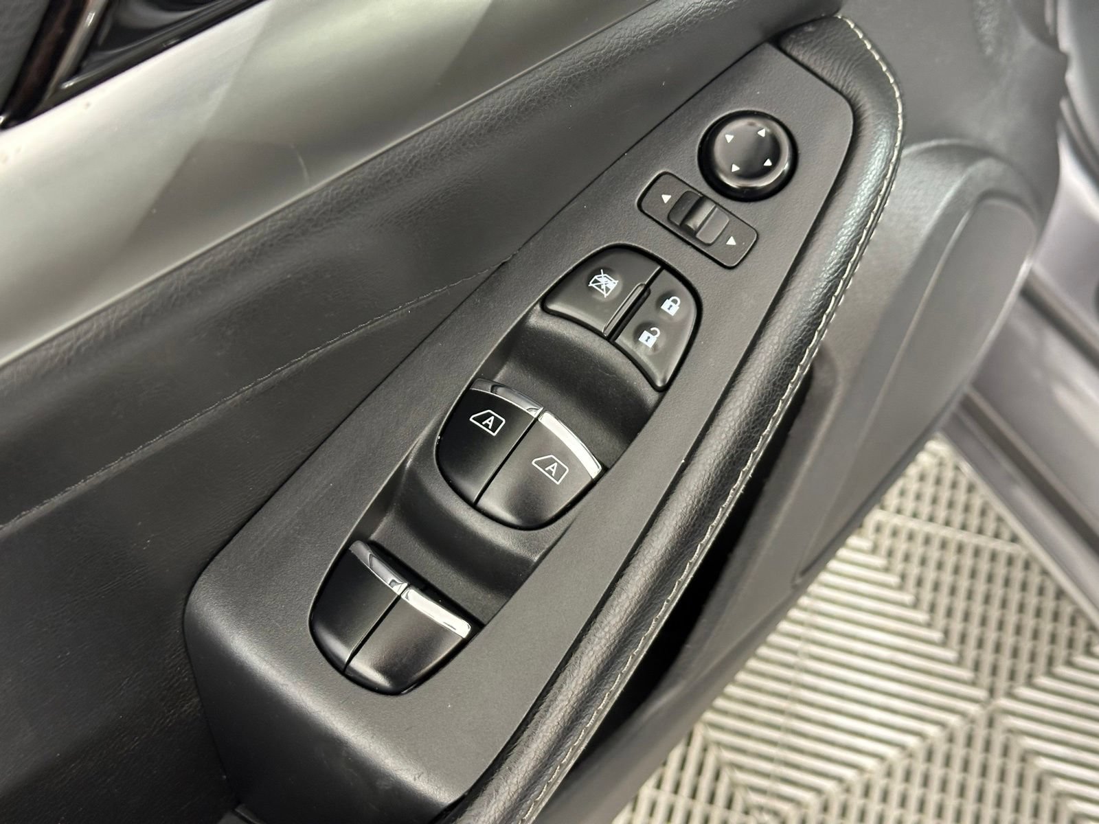Used 2022 Nissan Maxima SV w/ Floor Mat Group FWD image 28