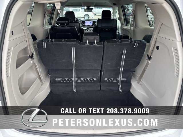 Used 2024 Chrysler Pacifica Touring-L image 18