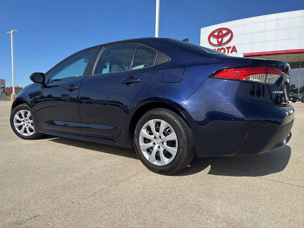 Used 2020 Toyota Corolla LE FWD image 5