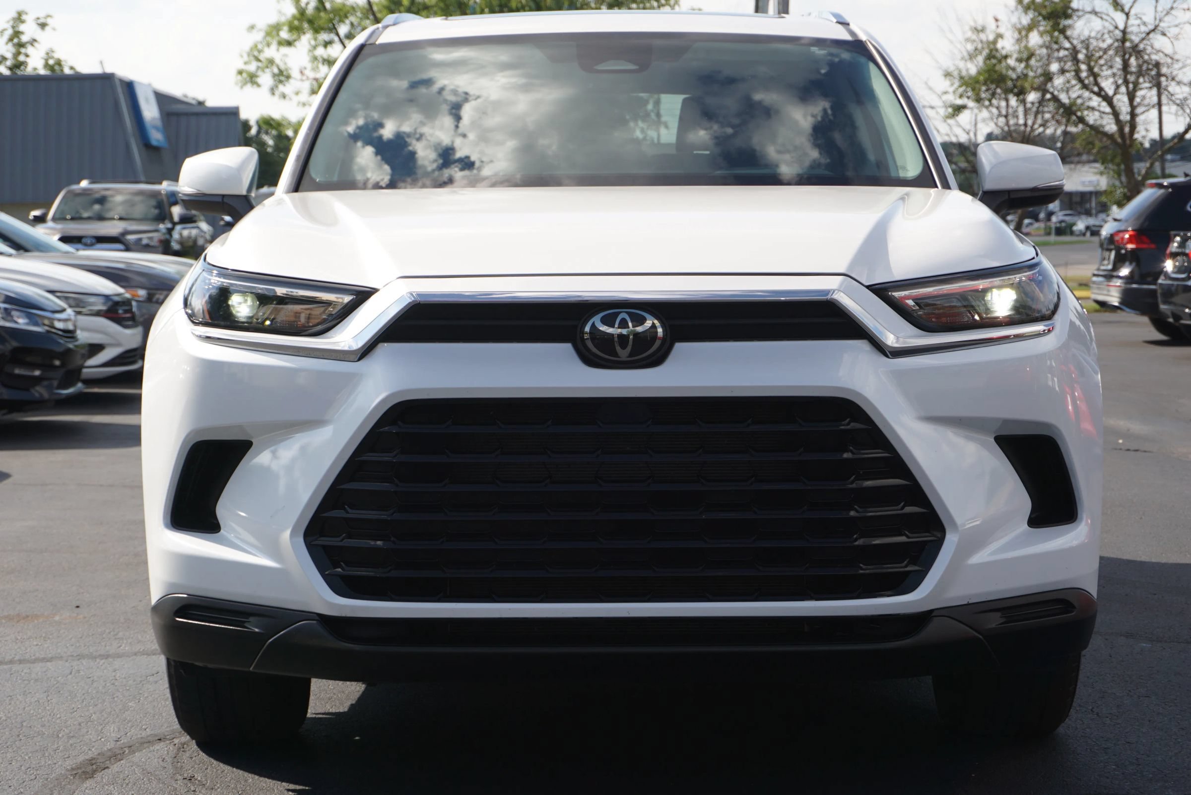 Used 2024 Toyota Grand Highlander AWD image 2