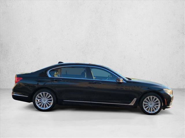 Used 2017 BMW 740i image 4