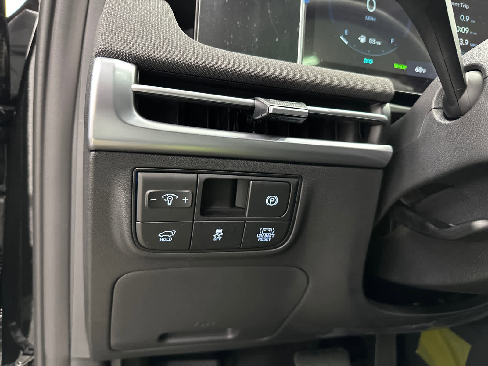 New 2025 Hyundai Tucson Limited image 32