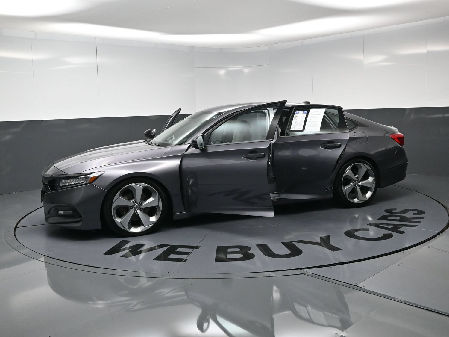 Used 2018 Honda Accord Touring image 19