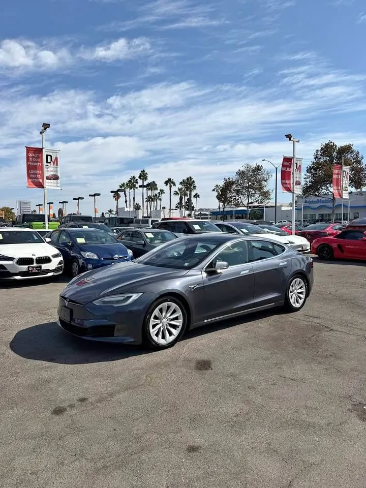 Used 2017 Tesla Model S 60D AWD/4WD image 2