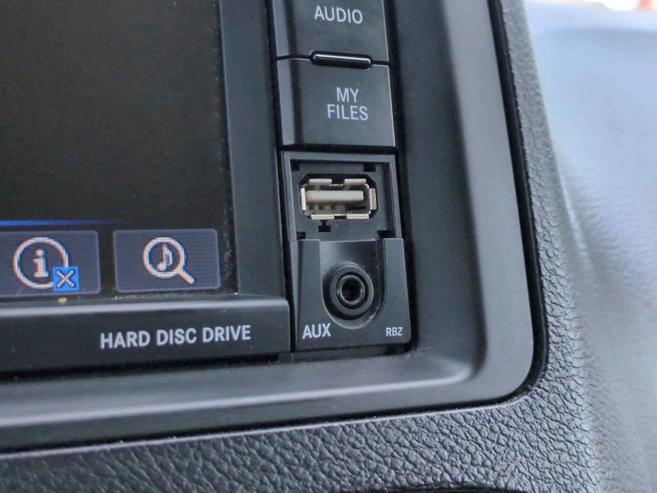Used 2014 Chrysler Town & Country Touring FWD image 21