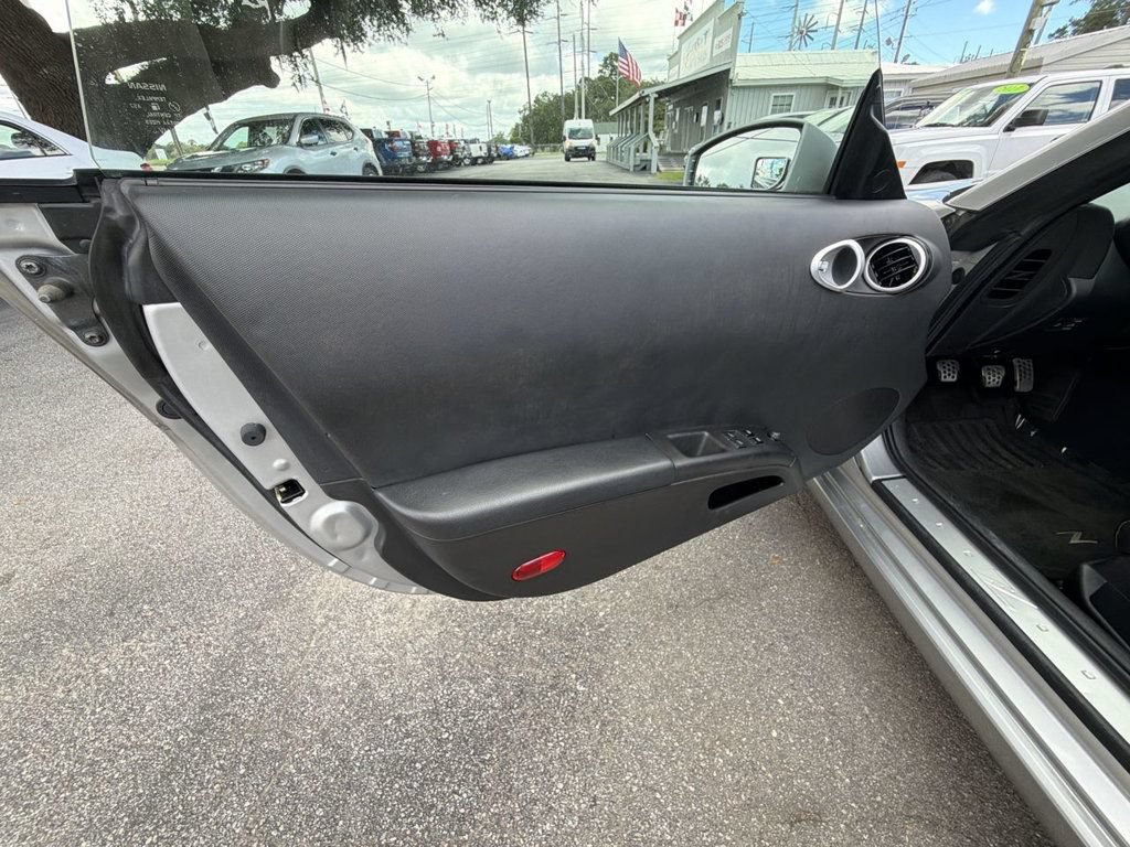 Used 2004 Nissan 350Z Touring RWD image 12