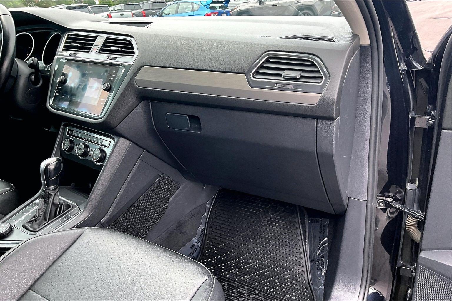 Used 2019 Volkswagen Tiguan SE AWD/4WD image 14