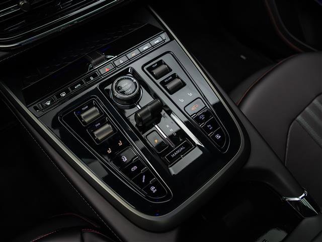 New 2026 Aston Martin DBX 707 image 10