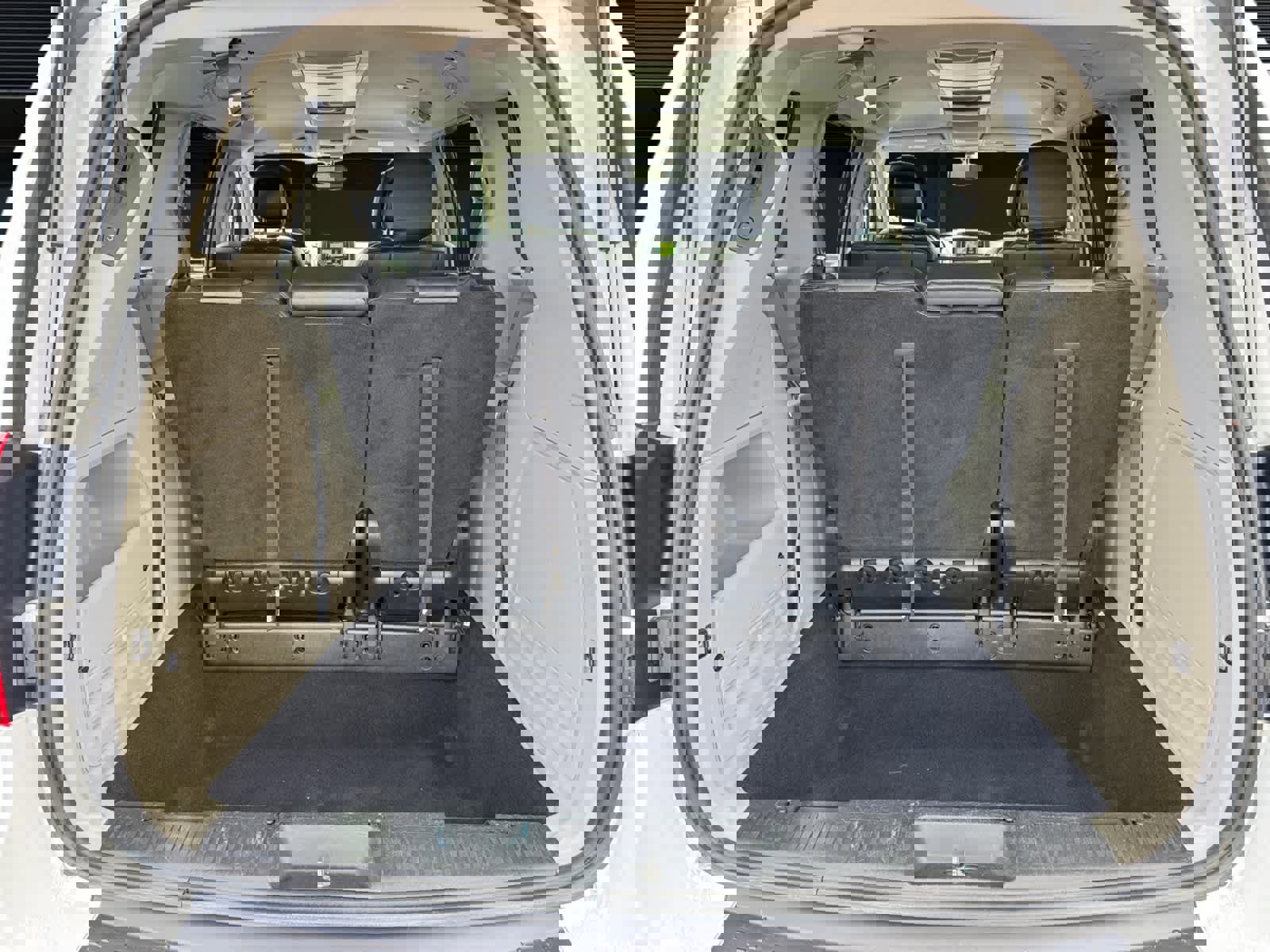 Used 2015 Chrysler Town & Country Touring-L image 15