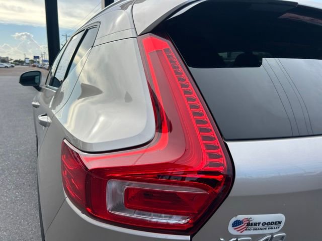 Used 2023 Volvo XC40 B5 Plus w/ Driver Assist Package AWD/4WD image 6