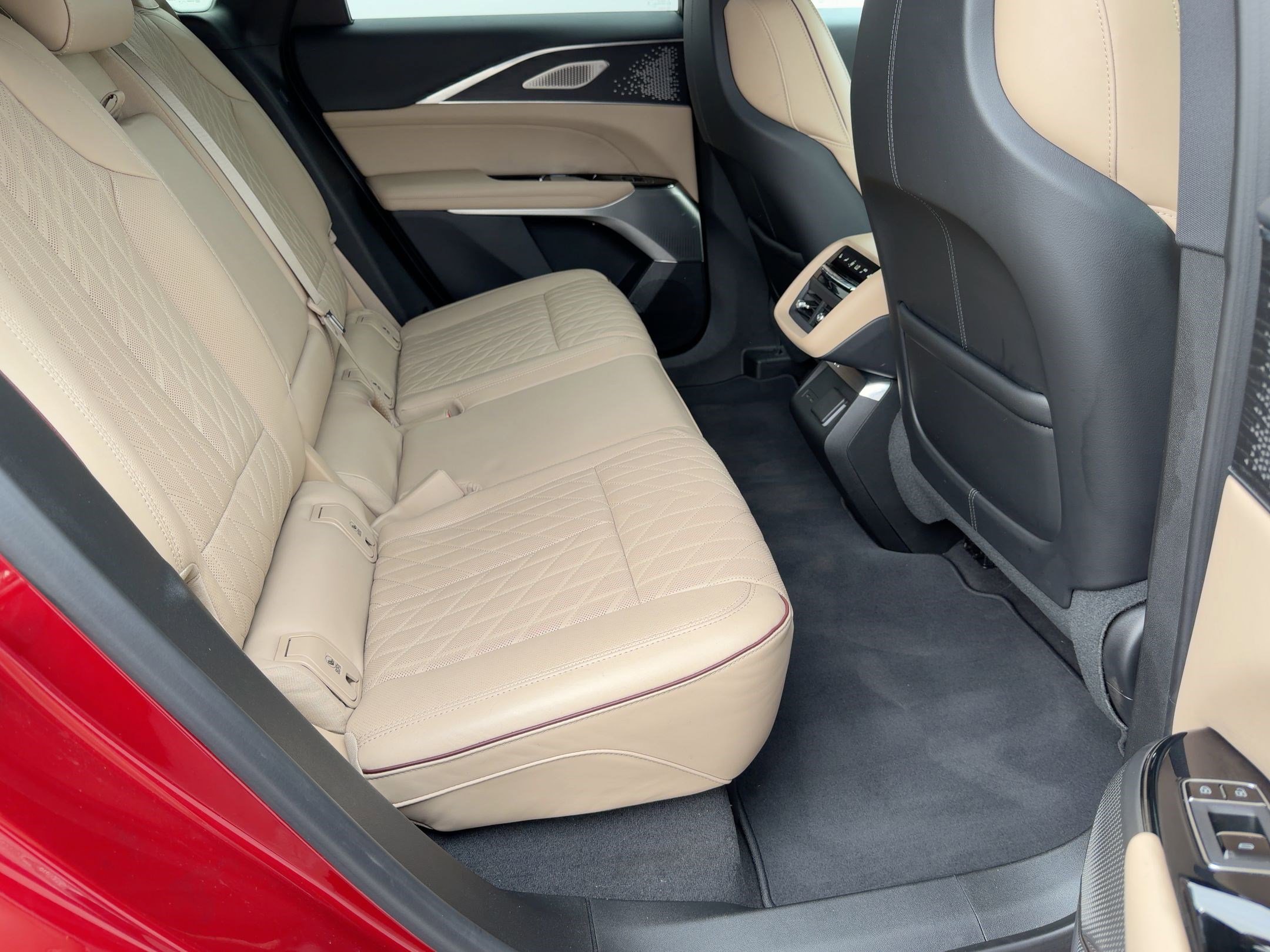 Certified 2024 Cadillac Lyriq Sport w/ Nappa Leather Package image 32