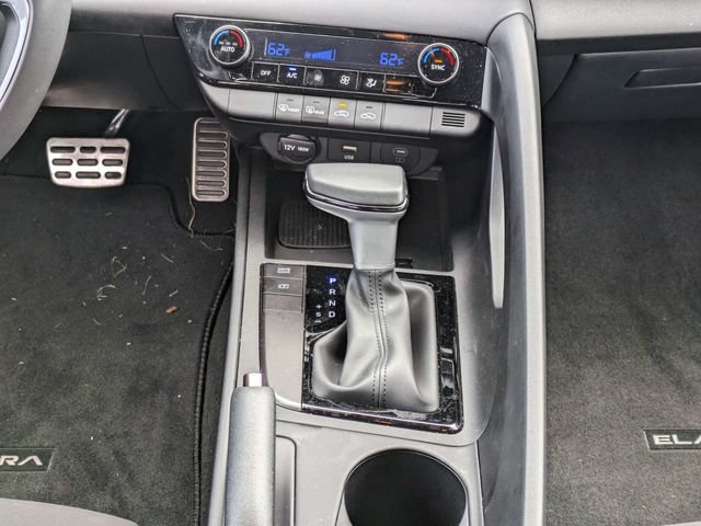 Used 2025 Hyundai Elantra Sport FWD image 16