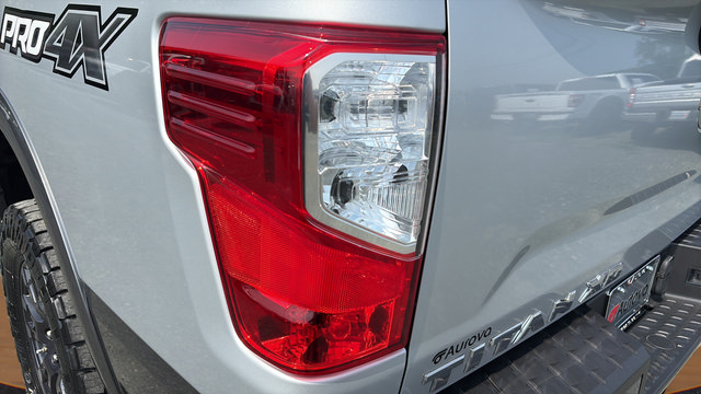 Used 2016 Nissan Titan PRO-4X AWD/4WD image 11