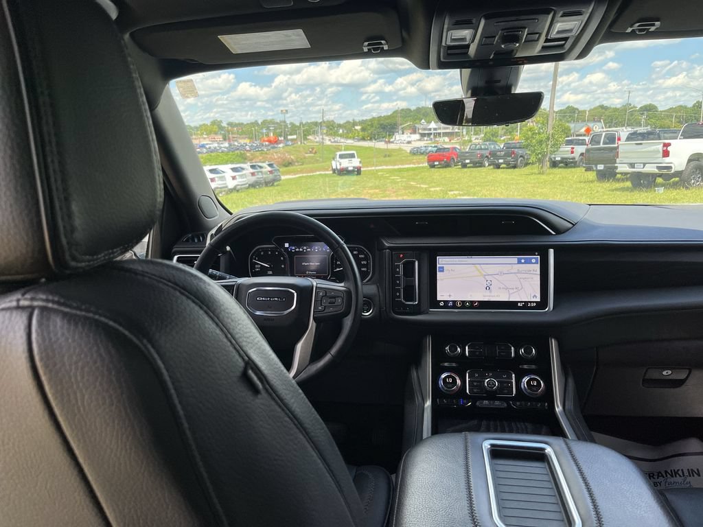 Used 2021 GMC Yukon Denali w/ Denali Premium Package AWD/4WD image 15