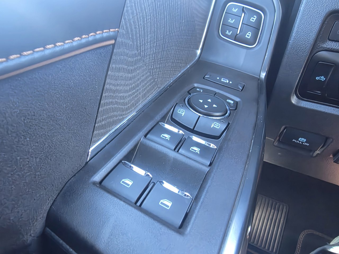 Used 2024 Ford F250 Platinum w/ FX4 Off-Road Package image 24