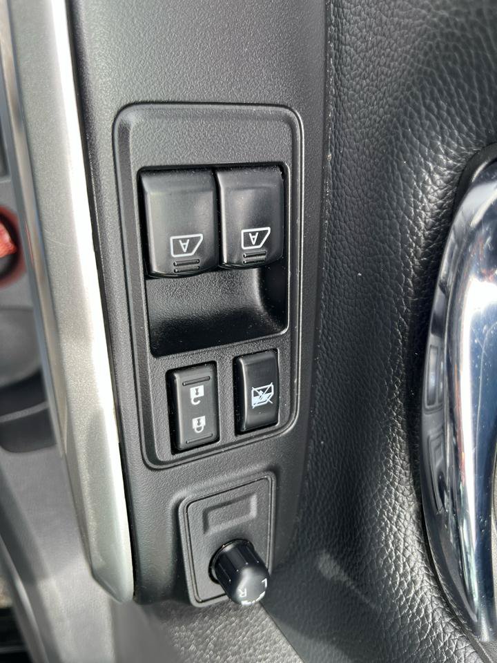 Used 2017 Nissan Titan SV AWD/4WD image 20