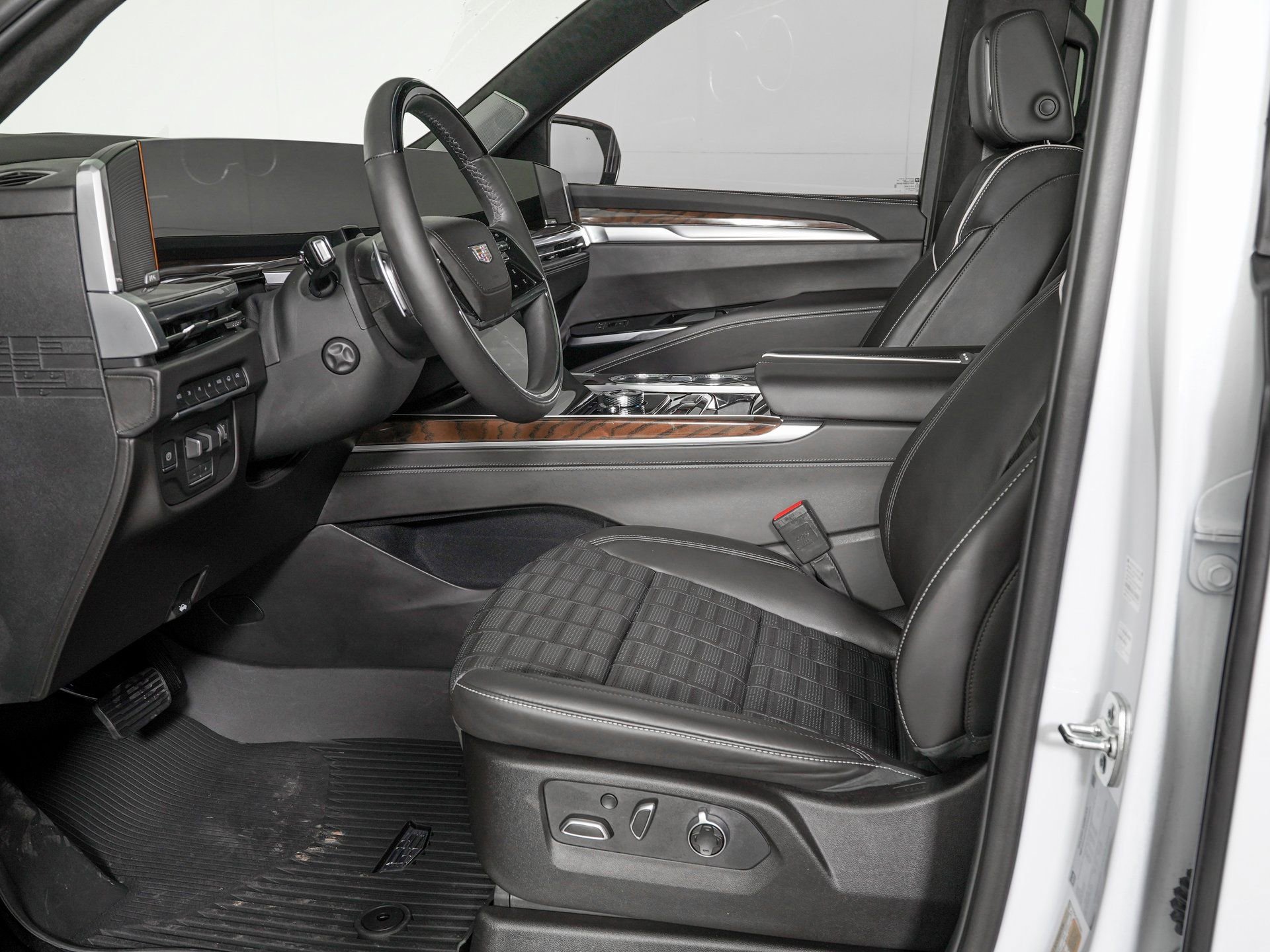 Used 2026 Cadillac Escalade Platinum Sport w/ LPO, Floor Liner Package image 17