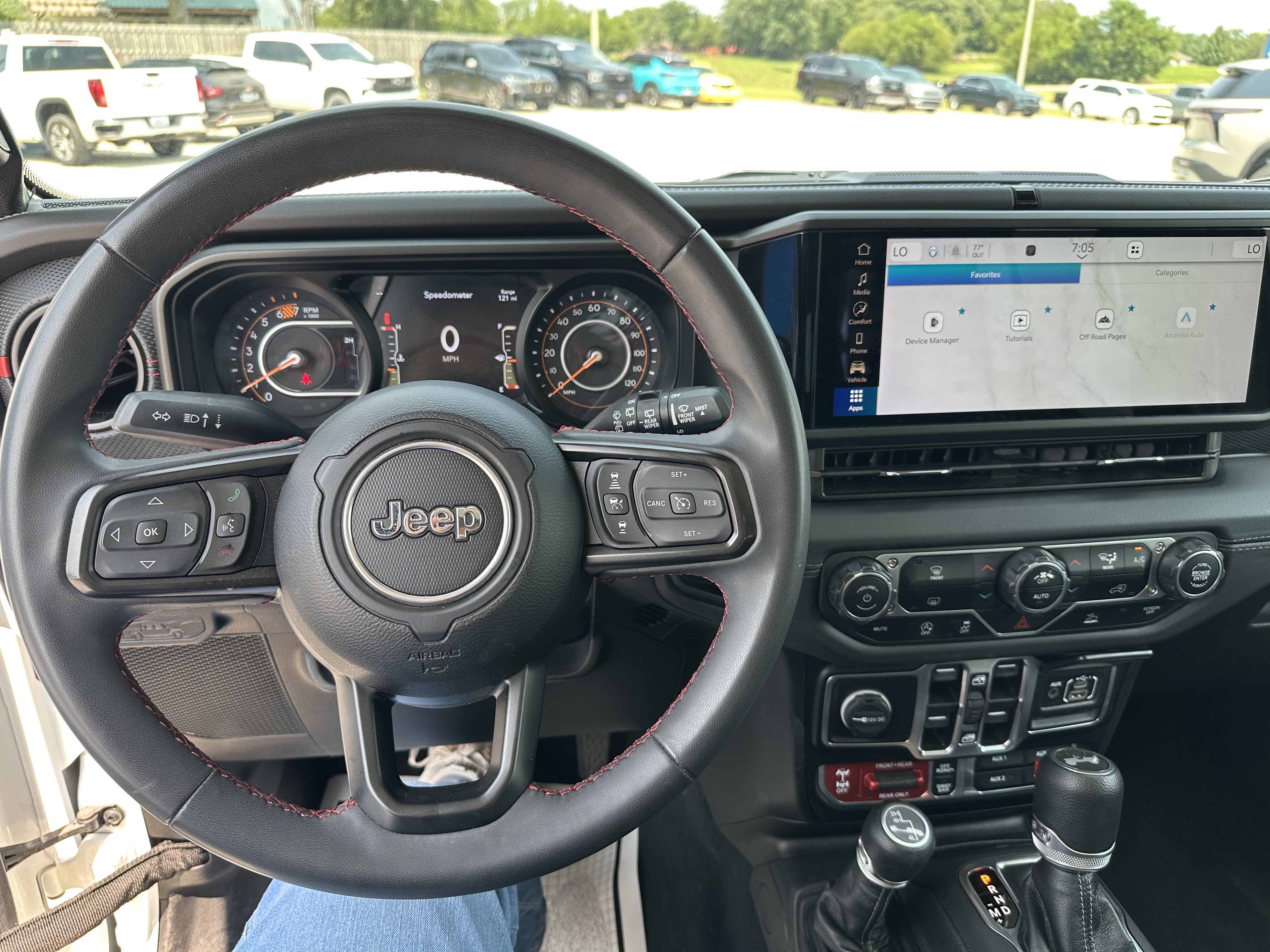 Used 2024 Jeep Wrangler Unlimited Rubicon AWD/4WD image 11