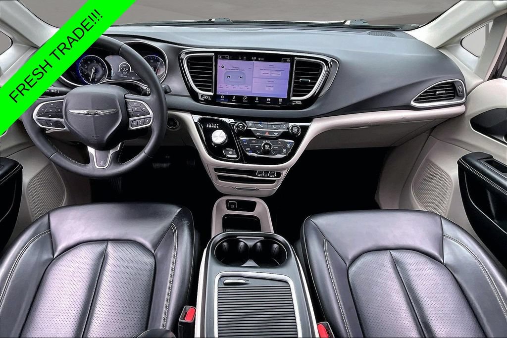 Used 2023 Chrysler Pacifica Touring-L FWD image 7