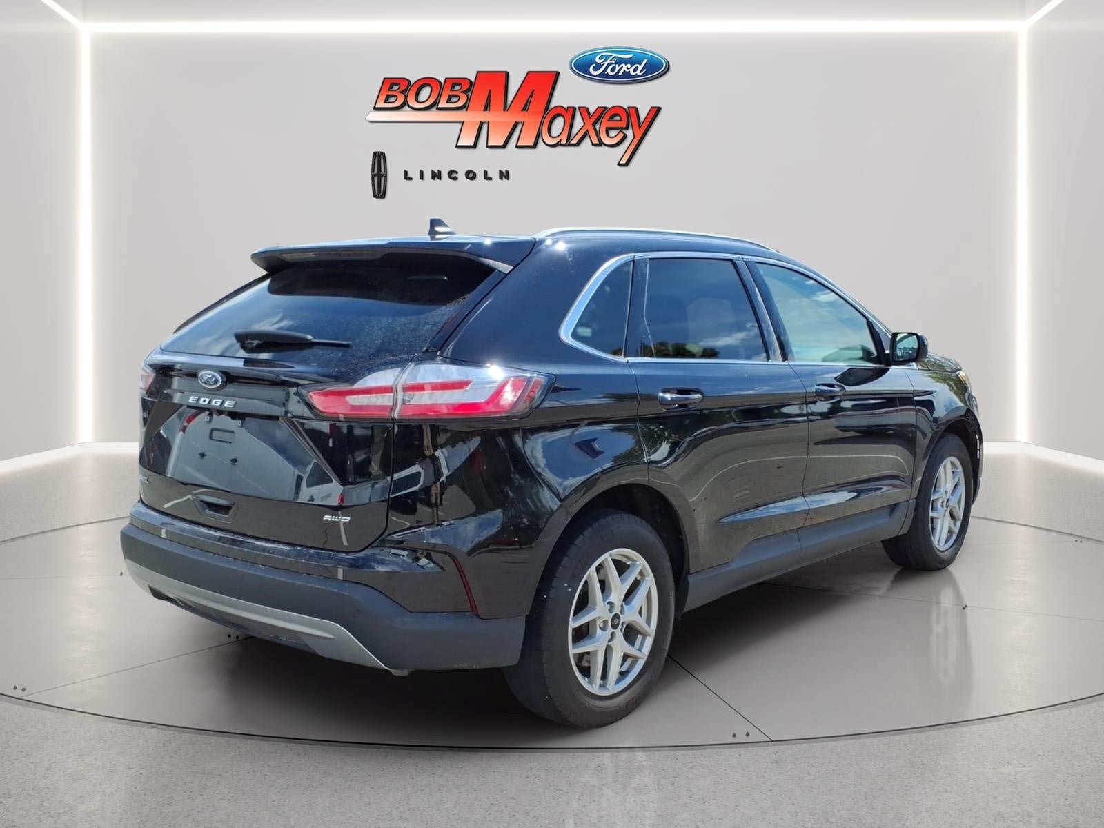 Used 2024 Ford Edge SEL w/ Convenience Package AWD/4WD image 4