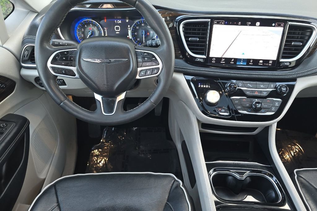 Used 2023 Chrysler Pacifica Limited image 13