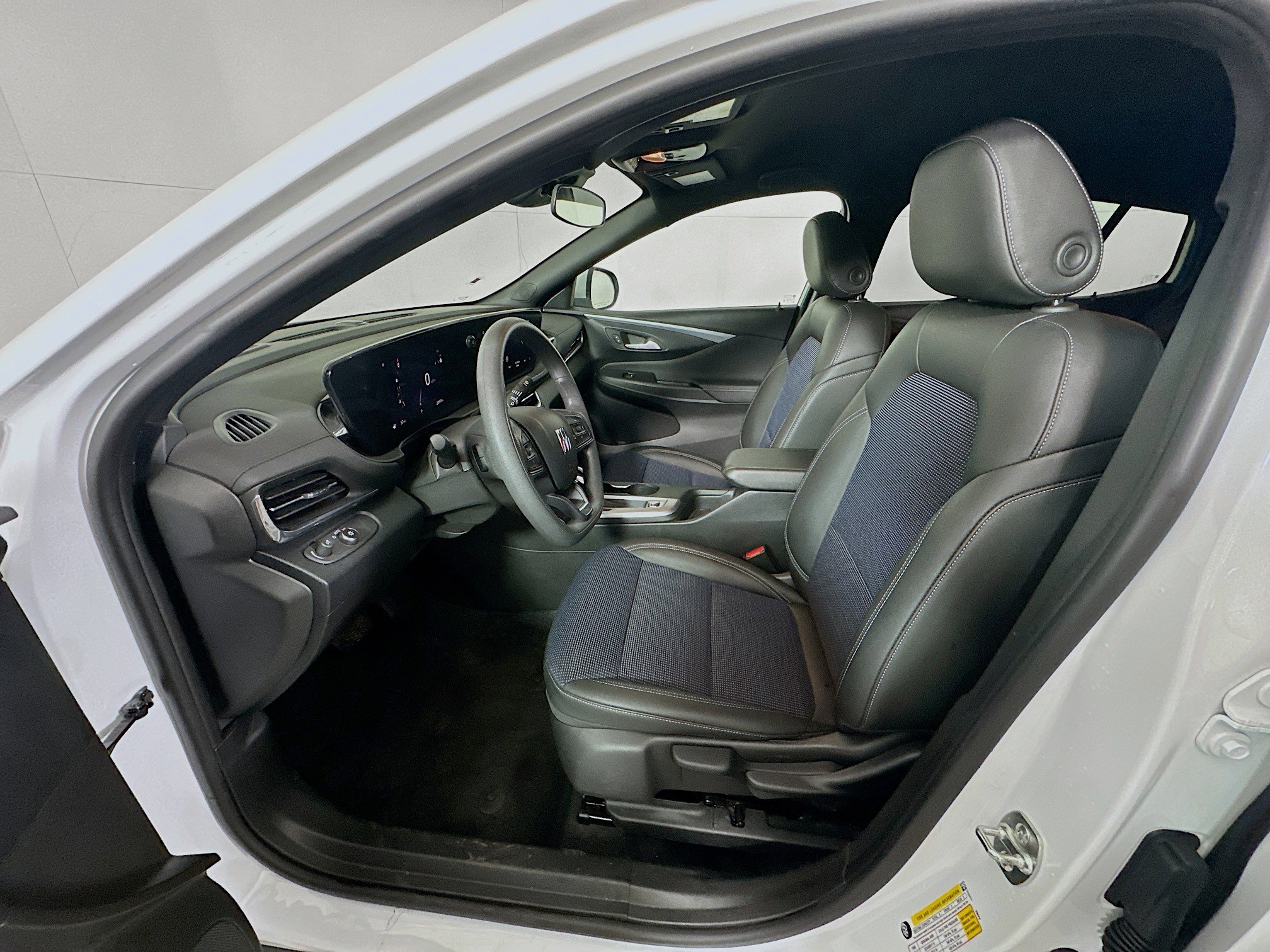 Used 2025 Buick Envista Preferred FWD image 13