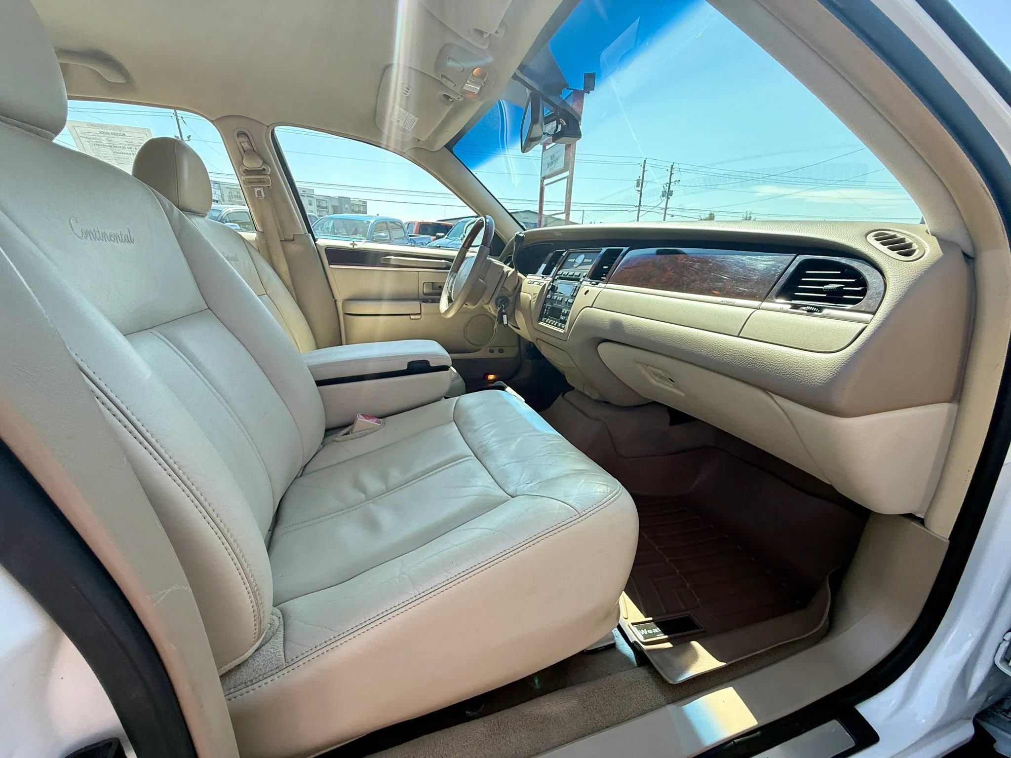 Used 2010 Lincoln Town Car Signature Limited RWD image 13