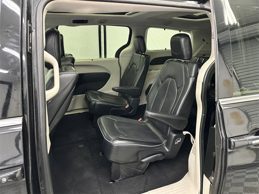 Used 2017 Chrysler Pacifica Limited w/ UConnect Theater Package image 25